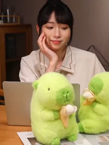 gấᴜ Bông Capybara Xanh Cầm Chuối Chuột Lang Màu Xanh Lá ăn chúi