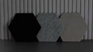 แผ่นเก็บเสียง ขนาด 30x30x0.9 ซม. มาพร้อมกับแผ่นรองกาว ช่วยลดเสียงสะท้อน มีเกรดกันไฟลาม โฟมเก็บเสียง และฟองน้ำลดเสียงสะท้อน