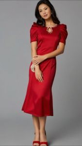 Đầm cổ thiết kế đính hạt lấp lánh