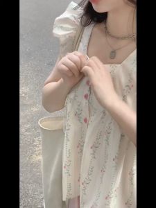 Atasan Tank Top Motif Bunga Musim Panas Gaya Korea Baru Wanita Crop