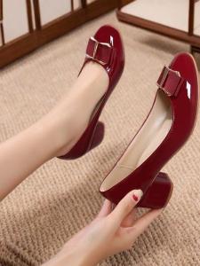 High-End Chinese Wedding Shoes for Middle-Aged and Elderly Women with Coarse Heel and Non-Slip Features in Pure Red Color