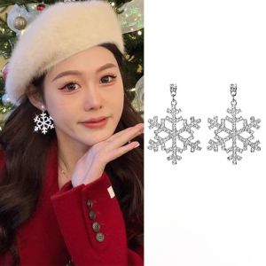 Elegant Full Diamond Snowflake Earrings Luxury Sensation Popular Drop Earrings Unique Design Exquisite Unusual Ear Jewelry