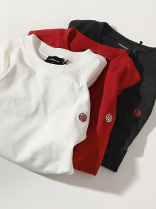 เสื้อยืดคอกลมแขนสั้นผ้าฝ้ายแท้ปักลายปี 2025 ทรงหลวม แฟชั่นสำหรับทั้งชายและหญิง เสื้อเชิ้ตทรงพื้นฐาน