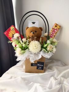 [Ready Stok] Blooming Bag Bunga Artificial dan Snack | Hadiah/Hampers Unik dan cantik
