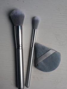 3Pcs Professional Face Makeup Kit Fluffy Blush Highlight Brushes With Triangle Powder Puff For Loose Powder Blush Contour Sett