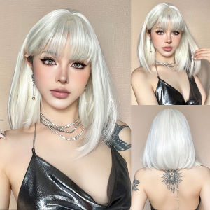 สั้น Bob Blunt ตัดวิกผมสังเคราะห์กับ Bangs สีขาว Platium ผมสีบลอนด์ Lolita Cosplay วิกผมสําหรับผู้หญิง Daily Party ทนความร้อน