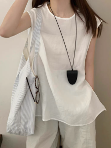 Long Quality Leather Necklace from Korea Ins Trendy Accessory for Women with Magnetic Clavicle Pendant Portable Eyeglass Case Unique Design