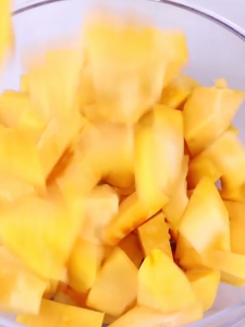 Nồi cơm điện MINI dung tích 3-4 người công suất 500W lòng nồi hợp kim kèm xửng hấp siêu tiện lợi