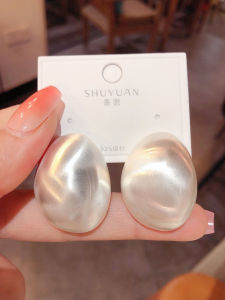 Trendy Silver Needle Oval Metal Cold Tone Earrings: Designer Sensation New 2025 Fashion Jewelry