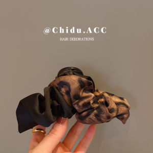 คลิปหนีบผมลายเสือดาวขนาดใหญ่ ทรงสั้น สไตล์เกาหลี แฟชั่น คลิปหนีบผมแบบมีหูสำหรับทำผมข้างหลังศีรษะ ตกแต่งผมแบบหน้าม้า หัวเข็มขัดสั้น จี้ผม เครื่องประดับผม