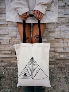 กระเป๋าสะพายไหล่ผ้าแคนวาสลายเรขาคณิตสุดเก๋จากแบรนด์ Leonikita รุ่นใหม่ กระเป๋าใส่โน้ตบุ๊กแบบลำลองสำหรับเยาวชน กระเป๋าสะพายไหล่แบบหนังสือเดี่ยว