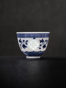 JINGDEZHEN | Tách Trà Sứ Bạc Họa Tiết Xanh Đen Bằng Tay