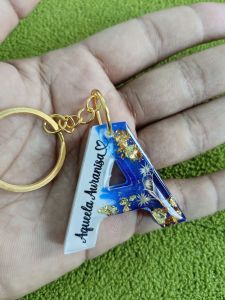kado hadiah gantungan kunci resin huruf alfabet keychain plus nama
