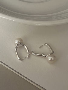 เรียบหรู สไตล์ฝรั่งเศส S925 เงินสเตอร์ลิง Pearl Square Clip-On ต่างหูผู้หญิง ทันสมัย เรียบง่าย เครื่องประดับหูสไตล์ Ins