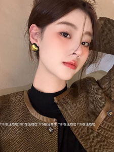 Fashionable Retro round Hoop Earrings Luxury Fragrance Style Letter Charms Blogger Favorite Elegant Geometric Alloy Jewelry