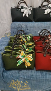 Franchescas coleection  Handbag  with detachable  sling