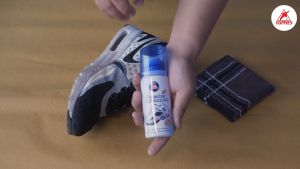 Yuppies 2in1 Sneaker Shampoo 75ml Dry Clear Surfactant Anti Bacterial Anti Fungal Protection To Eliminate Shoes Kiwi