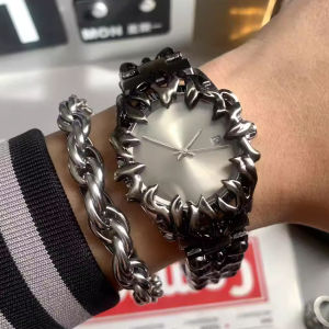 Mens Vintage Flame Design Alloy Watch Punk Quartz Wristwatch with Date for Men Unique Dragon Style Casual Waterproof Clock