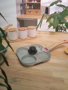 Four-hole Nonstick Breakfast Pan