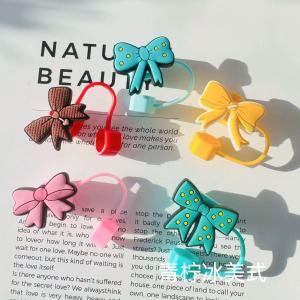 ฝาปิดสตั๊ดยางซิลิโคนทนความร้อนสำหรับแก้วน้ำ Stanley ลายผีเสื้อสีครีม ฝาปิดสตั๊ดแบบฝาปิดป้องกันฝุ่น