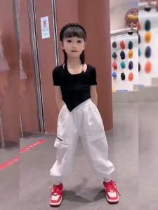 WANDER เสื้อผ้าเด็กผญ - ชุดแฟชั่น เด็กผู้หญิง การออกแบบสีทึบแฟชั่นเกาหลี ชุดเสื้อตัวสั้นและกางเกงเด็กผู้หญิง 23727