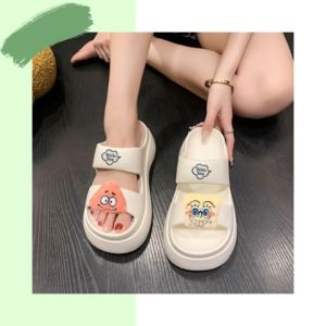 Sheii ใหม่ รองเท้าแตะแบบสวม เสริมส้นหนา มาพร้อมตัวติดน่ารักมาก วัสดุุยางนิ่มใส่สบาย น้ำหนักเบา แมทช์ง่ายใส่สบาย คุ้มมาก