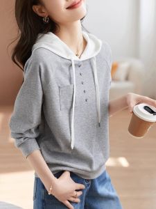 เสื้อสเวตเตอร์มีฮู้ดแบบหลวมๆ สำหรับผู้หญิง ฤดูใบไม้ร่วง 2024 แขนยาว ปกติ คอตั้ง กระดุม แขนปกติ ผ้าอื่นๆ จีนแผ่นดินใหญ่