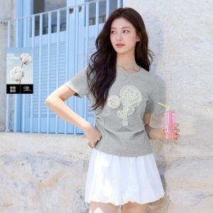 3COLOUR·S | Floral Embroidered Waist-Cinching T-Shirt for Plus Size Women