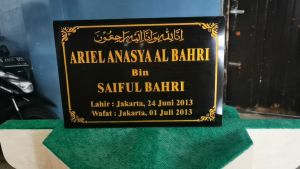 Batu Nisan Granit 30x40 cm: Pilihan Tepat untuk Pemakaman & Penghormatan