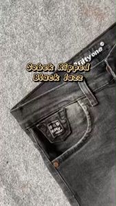 Celana Jeans Biker Pria: Celana Jeans Sobek Lutut Ripped