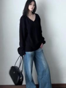 Lazy Autumn High-End Black V-Neck Pullover Sweater Women Loose Slimming New Knitted Outerwear Top Korean Style Long Sleeve