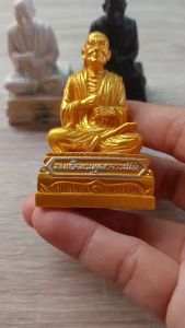 สมเด็จโต สมเด็จผู้มีเมตตากรุณา สมเด็จพระพุฒาจารย์โต เสริมเมตตามหานิยมมีแต่คนเอ็นดู พระพุทธรูป องค์เล็ก ตั้งหน้ารถ โต๊ะทำ