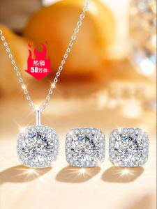 East Beauty | Sterling Silver Cube Design Pendant Necklace