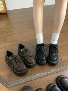 รองเท้าบู๊ทส์มินิมอลสีน้ำตาลสไตล์ย้อนยุคสำหรับผู้หญิง รองเท้าบู๊ทส์ส้นหนา รองเท้าบู๊ทส์สไตล์มาร์ตินแบบอเนกประสงค์สำหรับฤดูใบไม้ร่วงและฤดูหนาว