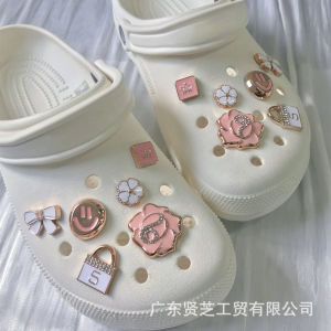 Luxury Style Crocs Jibbitz Charms Removable No.5 Perfume Bottle Diamond Studded Shoe Buckle Decoration for Crocs