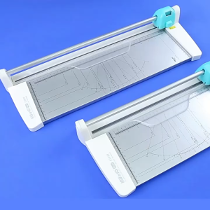 แท่นตัดกระดาษ เครื่องตัดกระดาษ แบบดิสก์ ตัดตรง ตัดปรุ ตัดหยัก เส้นพับ Kw-triO No.13048 4in1 (A4) สูงสุด 6 แผ่น รับประกัน 30 วัน HOME&OFFICE