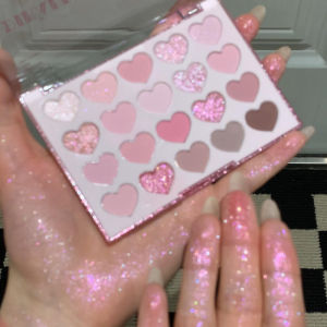 พาเลทอายแชโดว์ 20 สี รูปหัวใจ-เนื้อแมท ประกายมุก สีชมพู สีม่วง ให้ความเงางาม ช่วยเพิ่มความสดใสให้ดวงตา พาเลทหลากสี