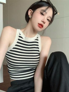 เสื้อกั๊กถักลายทางทรงสลิมฟิตสำหรับผู้หญิงในช่วงฤดูร้อน แขนกุด ทรงเข้ารูป เสื้อคลุมกันหนาวแบบลำลอง สไตล์หวานและเผ็ดร้อน