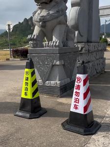 LUKAIQI | Reflective No Parking Traffic Cone