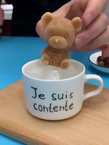 Bear Sweater Bear Ice Mold Silicone Ice Bear Mold Diy Creative Frozen Coffee Milk Tea Bear Ice Grid Mould