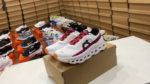 รองเท้าON-Running Cloud X Shift Low - สีขาว✅รองเท้าวิ่ง รองเท้าออกกำลังกาย รองเท้าผ้าใบชายและหญิง สินค้าพร้อมกล่อง