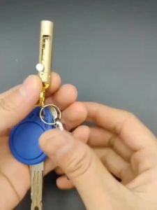 Móc Khóa Đồng Thau Dao Đa Năng Mini Bỏ Túi Dụng Cụ Phá Dỡ Đa Chức Năng Dụng Cụ Cắt Đẩy Kéo Quà Tặng Cho Chìa Khóa