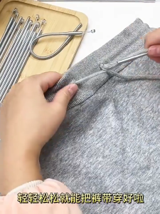 【SKIT SG】Bendable Spring Drawstring Needle Threader Stainless Steel Rope Elastic Band Threading Tool Multipurpose Flexible Sewing Thread Guide for Hoodie Pants Waistband Cord DIY Sewing Helper