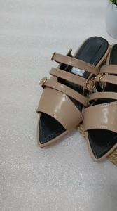 Sandal Flat Wanita Slip On Motif Polos Kulit Imitasi Terbaru 2025