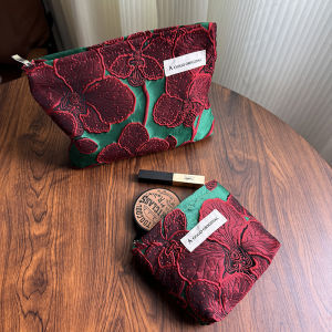 กระเป๋าเครื่องสำอางแบบพกพา 3 มิติ พื้นผิวปั๊ม ผ้าฝ้าย กระเป๋าใส่ผ้าอนามัย กระเป๋าใส่ของใช้ในห้องน้ำ กระเป๋าแฟชั่นฤดูใบไม้ร่วง 2024