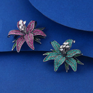 Elegant Full Diamond Lilies Brooch Pin Luxury Feel Suit Plant Floral Jacket Chest Flower Pin Womens Fashion Accessory