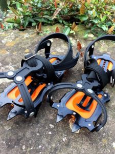 Aotu Ice Climbing Shoes Covers Outdoor Professional Snow Climbing Anti-Slip 10 Teeth Traction Ice Claw Mountaineering Rock Climbing