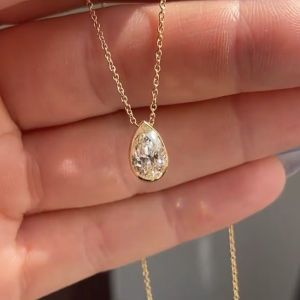 Huitan Luxury Fashion Water Drop CZ Pendant Necklace for Women Gold Color Good Quality Wedding Necklace 2021 New Trend Jewelry