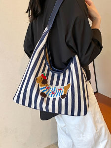 กระเป๋าผ้าลายทางขนาดใหญ่สำหรับผู้หญิง ทรงทอร์ต สะพายไหล่ข้างเดียว กระเป๋าใส่ของใช้ประจำวัน สำหรับนักเรียน กระเป๋าสะพายข้างแบบลำลอง