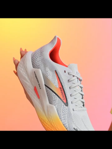 Brooks Hyperion Max 2 รองเท้าวิ่งลำลองสำหรับผู้ชาย ระบายอากาศได้ดี รองรับแรงกระแทก กันลื่น ทนทานต่อการสึกหรอ